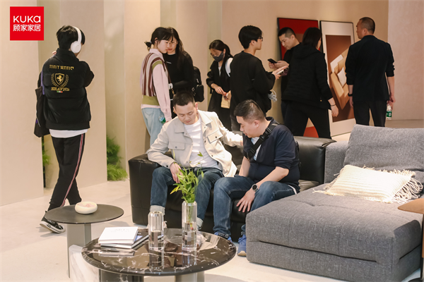 重构生活新场景 顾家家居携客餐厅新品亮相2025深圳国际家具展(图2)