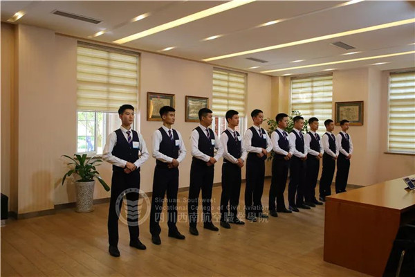 剥虾师、试睡员、遛狗员……新职业会成为你的就业选择吗？(图1)