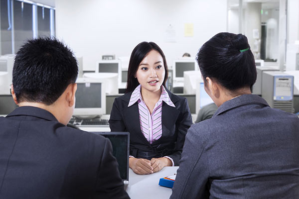 坐着就把钱挣了？沙发试坐员坐着就拿钱！(图1)