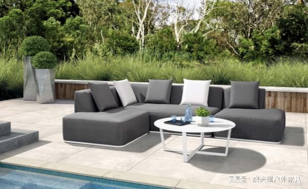 露台变身度假角：澳夫瑞户外家具教你用休闲沙发打造私享秘境(图3)