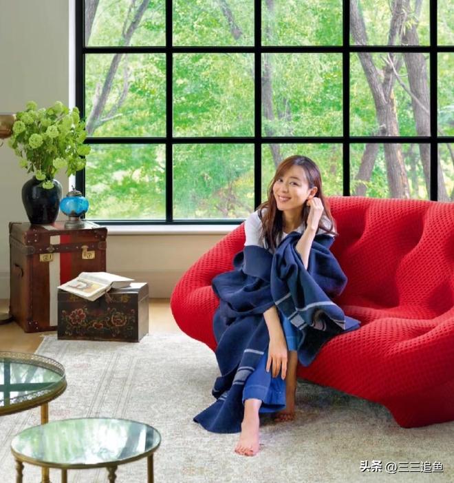 45岁张静初晒北京别墅独栋两层带院子家具都“包浆”了(图12)