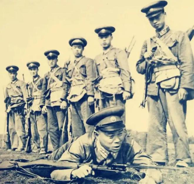 83年39军新军长上任副军长见到后愣住：这不是我当年的俘虏吗？(图6)