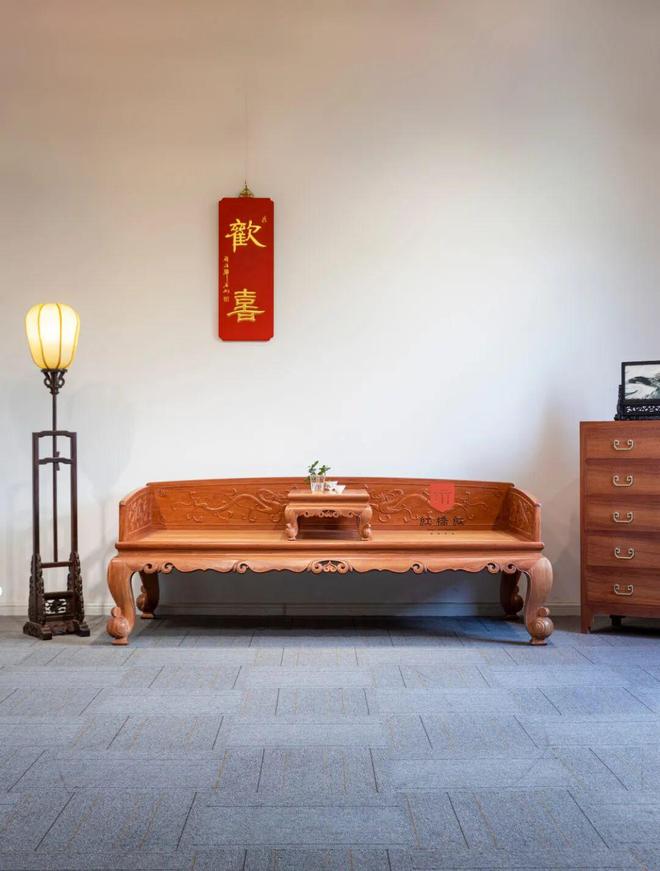 罗汉床：家中必备家具待客or小憩两相宜(图1)