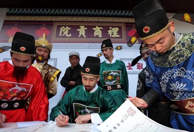 别被古装剧骗了真正赶考的是举人坐公车走官道全程护送(图18)