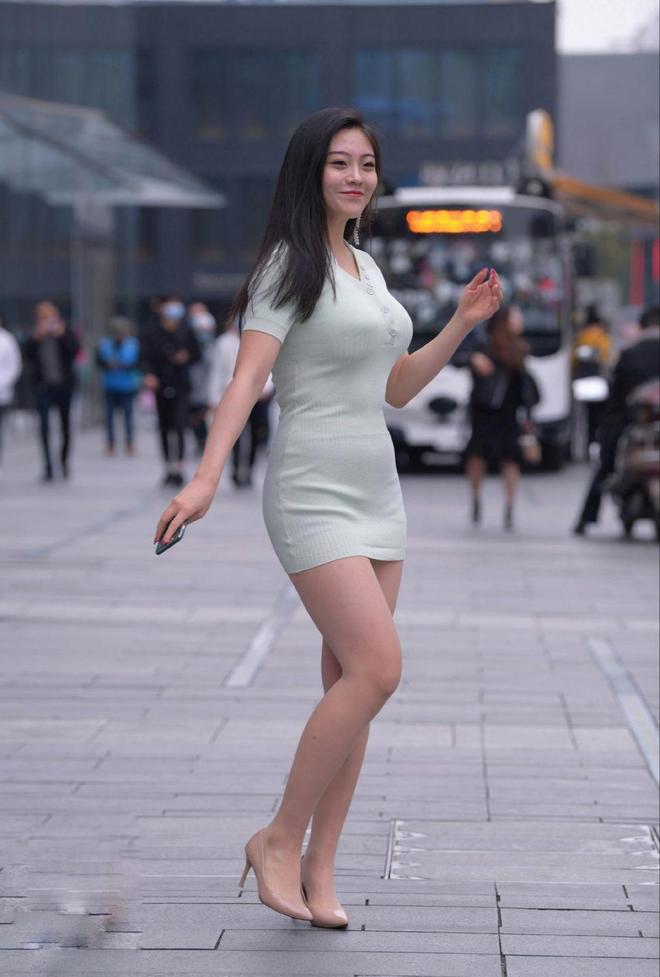微胖女孩选择白色连衣裙穿搭有气质又显瘦要不要来试一试呢？(图3)