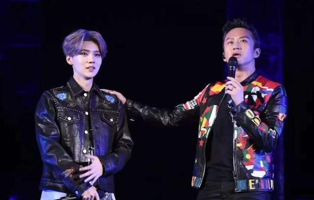 “失联风波”不到一个月46岁坐轮椅现身的邓超还真是让人意外(图1)