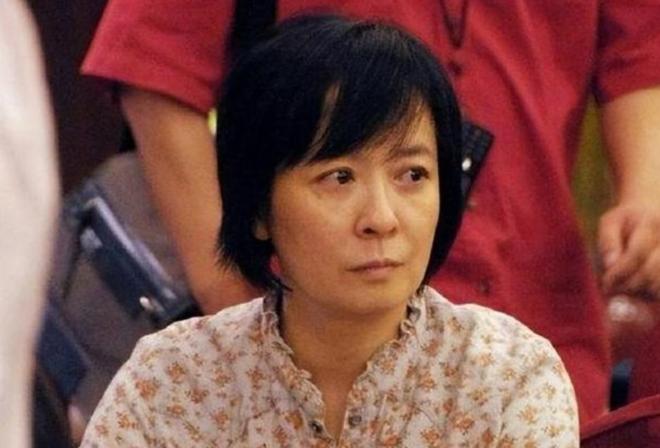 身价过百亿坐拥北京一条街出门坐私人飞机京圈的富婆都有谁？(图1)