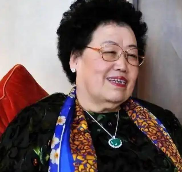 身价过百亿坐拥北京一条街出门坐私人飞机京圈的富婆都有谁？(图14)