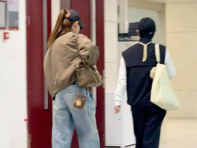 戚薇素颜参加北大考试为备考写到手抽筋初试146分被赞学霸(图1)