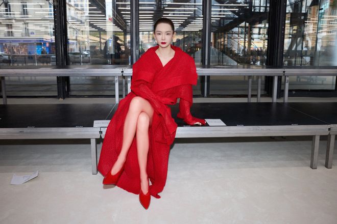 戚薇素颜参加北大考试为备考写到手抽筋初试146分被赞学霸(图2)