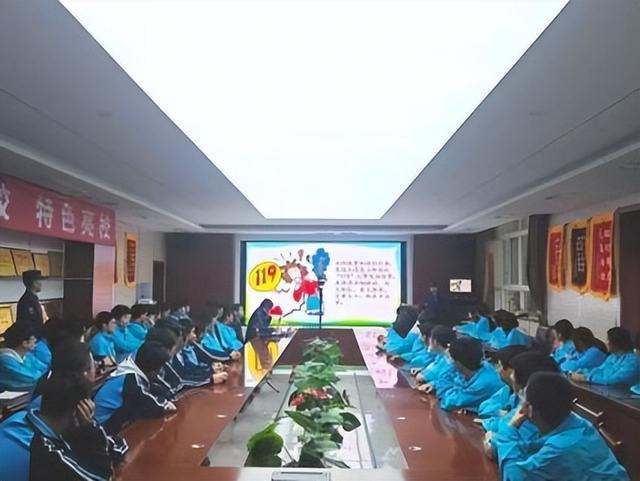 筑牢安全防线守护青春校园——未央区职业教育中心开展消防安全宣传活动(图1)