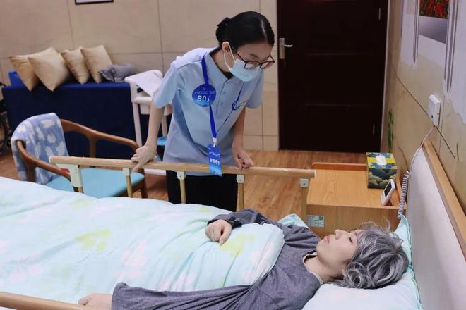 以赛促学、以赛促标2025年首届长三角一体化示范区养老护理员职业技能大赛在青浦举办(图3)