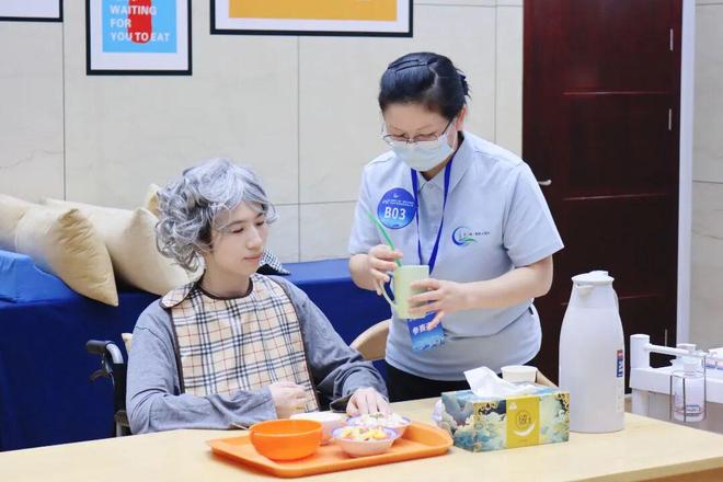 以赛促学、以赛促标2025年首届长三角一体化示范区养老护理员职业技能大赛在青浦举办(图4)