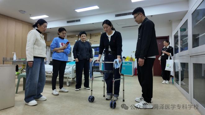 2025年菏泽市养老护理职业技能培训在菏泽医专附属医院举办(图3)