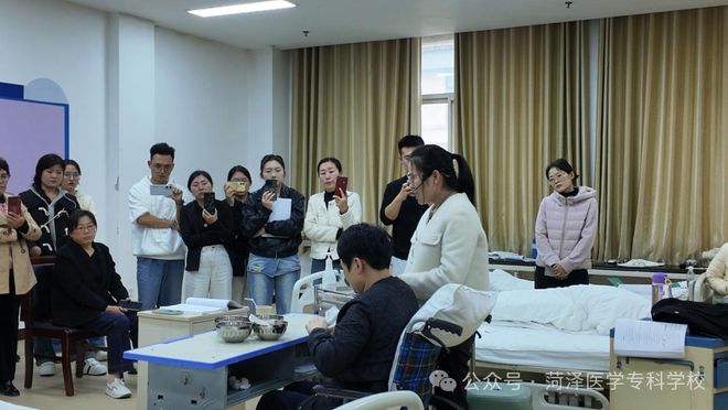 2025年菏泽市养老护理职业技能培训在菏泽医专附属医院举办(图2)