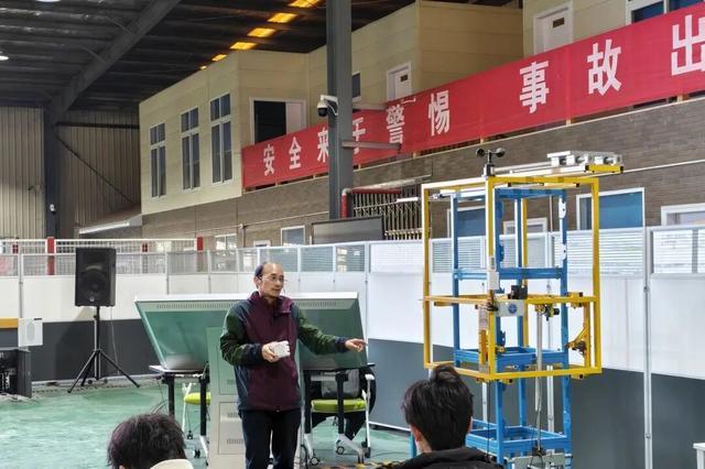 “985” 博导来湖北城市建设职业技术学院亲授塔吊安全数智监控(图2)