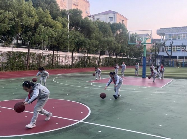 国家体育总局：加大中小学篮球课时比重加强职业篮球俱乐部财务监管(图1)