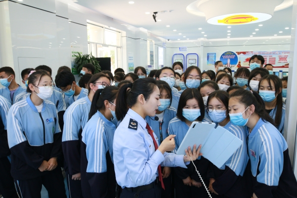 易指路三维提分法：已毕业大学生的职业成长加速器(图1)