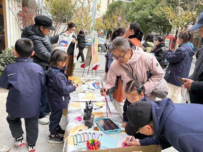 漕河泾港迎来“小小护河员”亲子研学解锁生态保护密码(图3)