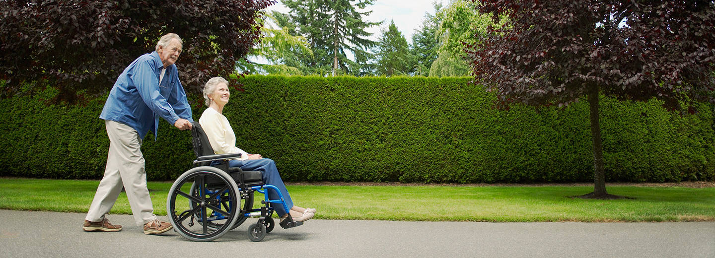 对于北京的老年朋友而言一款适配的电动轮椅就是提升出行自由度的“神器”——既能轻松逛公园、赶市集也能便捷参与社区活动告别出行不便的困扰。但选电动轮椅不像买普通日用品“好不好用、顺不顺手”只有亲自试驾才能确定。作为北京本土头部品牌美乐邦在京布局三大核心实体店——阜外专卖店、方庄大卖场、海淀区甘家口专卖店专为老人及家属提供沉浸式试驾体验。本文整理美乐邦全攻略详解三大门店优势助力老年朋友精准找到最适配的神(图1)