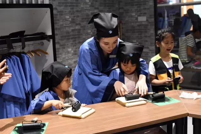 广州技能人才“三重破圈”： 家门口学技能、成长阶梯通首席、认证联全球(图1)