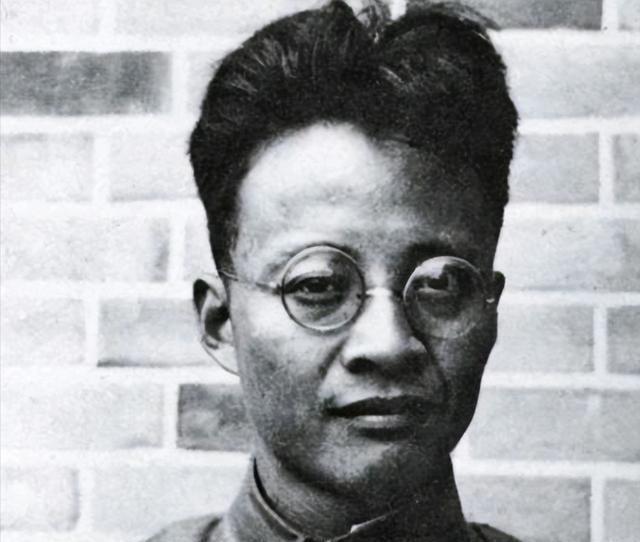 1946年叶挺在空难中牺牲时同机另有三人的职务高于叶挺他们分别是哪几位？(图6)