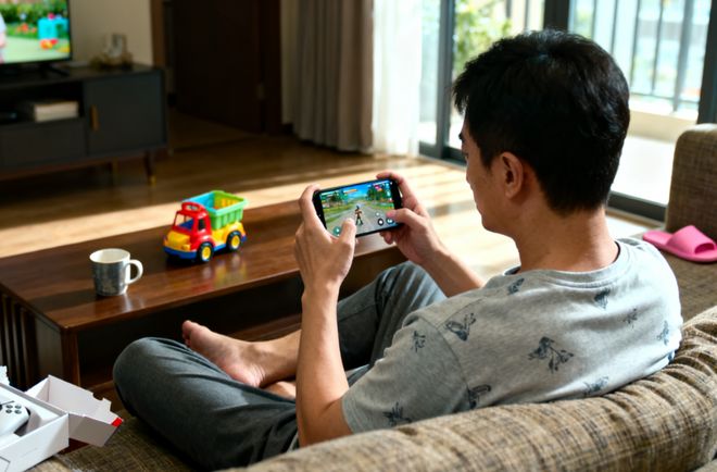 坐完月子婆婆递来账单老公摊手要钱我甩出房产证：房子是我名(图1)