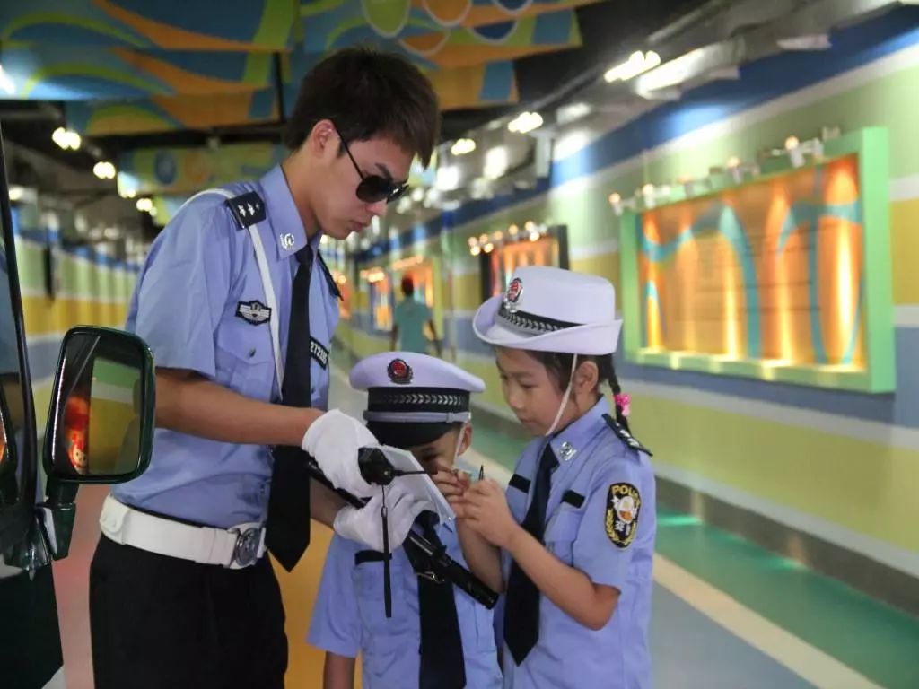 蔚来ET9何为“车随心动”：技术+体验的行政车新思路(图1)