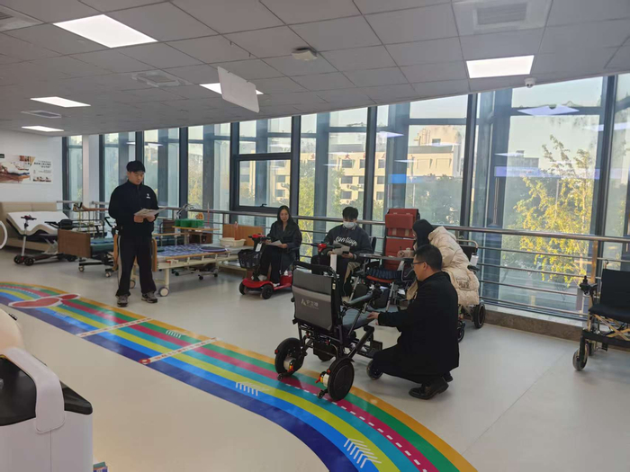 打造沉浸式银发消费新场景：江苏新建99个适老生活体验中心(图1)