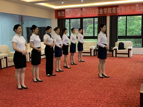 政策宣传进站点 职业保障“零距离”(图1)