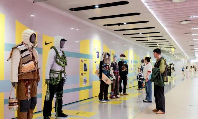 地铁淞虹路站上新！上海荟聚在地下通道内打造了一场跨界“大秀”(图1)