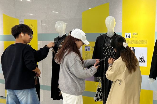 地铁淞虹路站上新！上海荟聚在地下通道内打造了一场跨界“大秀”(图3)