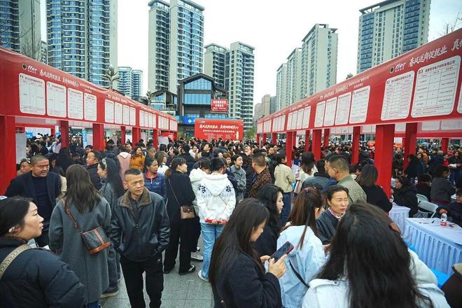6000+岗位供需两旺！崇州2026年“春风行动”大型招聘会火热开启(图2)