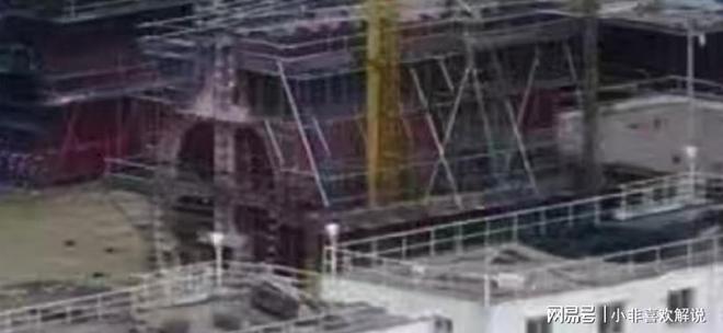 国产巨舰新动态：076测试弹射004安装新模块(图4)