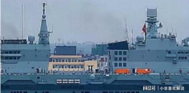 国产巨舰新动态：076测试弹射004安装新模块(图1)