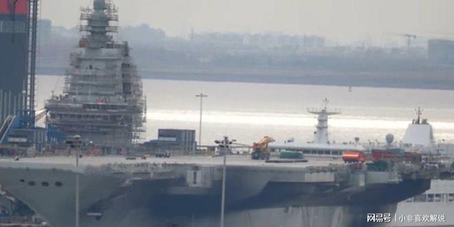 国产巨舰新动态：076测试弹射004安装新模块(图3)