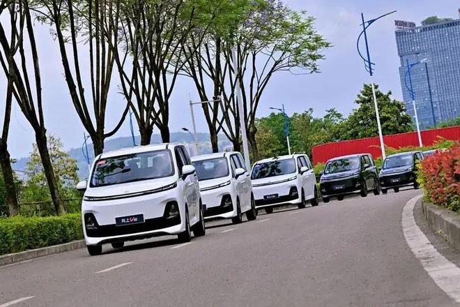 欲把面包比理想向上V6体面闯试驾鑫源汽车向上V6(图6)