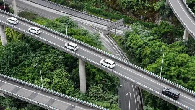 欲把面包比理想向上V6体面闯试驾鑫源汽车向上V6(图9)