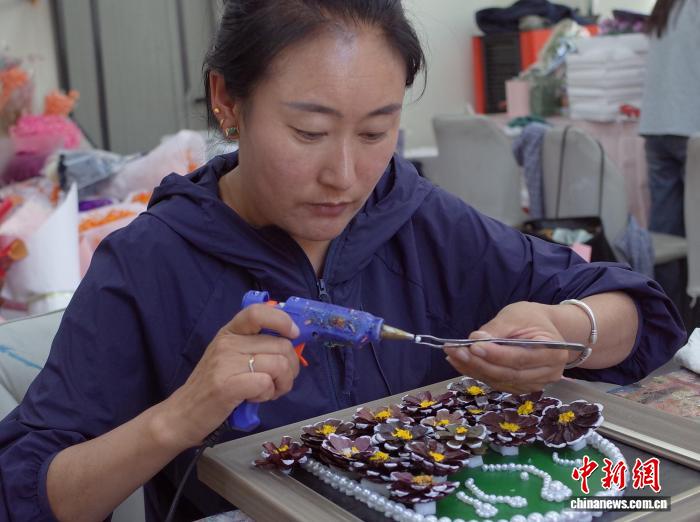 一双手的新去向：西藏农牧民的职业新选择(图1)