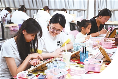 一份热爱如何既带来相遇与成长也在主流价值引领下拓展多元视野——让兴趣连接更广阔的世界（青年观察·解码青年文化风尚）(图1)