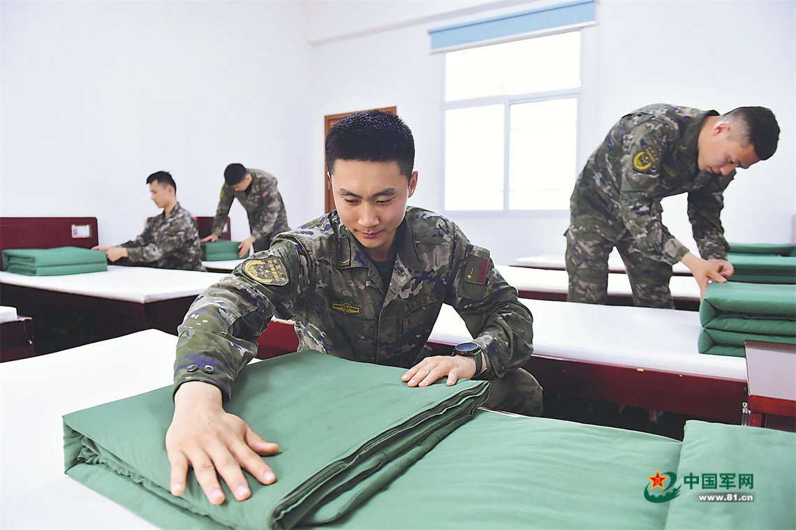 军营观察丨关注“藏在床铺上”的问题(图1)