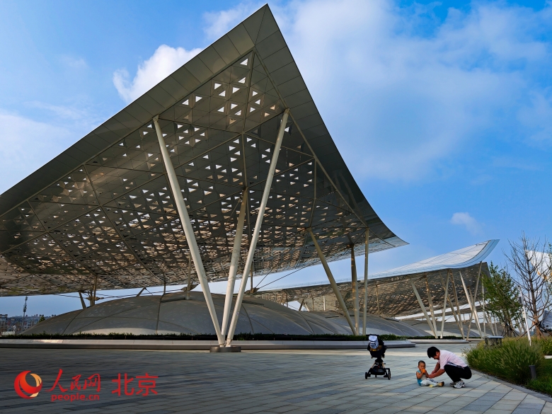 行进中国｜一座车站连接山海也承载烟火(图2)